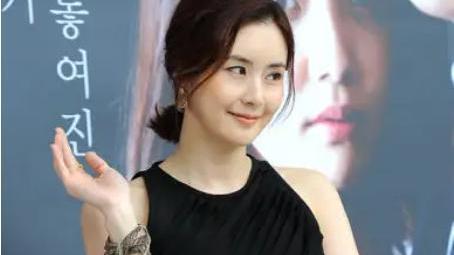 崔贞允|崔贞允：凭借《阁楼男女》爆红，34岁嫁豪门，婚姻仅维持10年