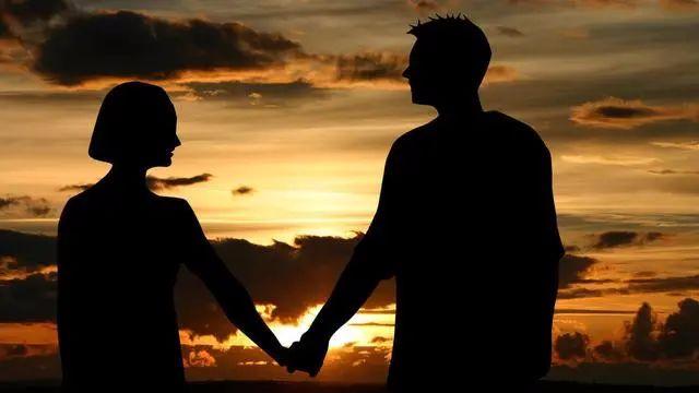 男人到了中年，真正爱在心头的女人，就一种