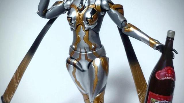 迪迦·奥特曼|被玩坏的卡尔蜜拉手办 完美还原醉酒上坂堇 迪迦：令和后辈真会玩