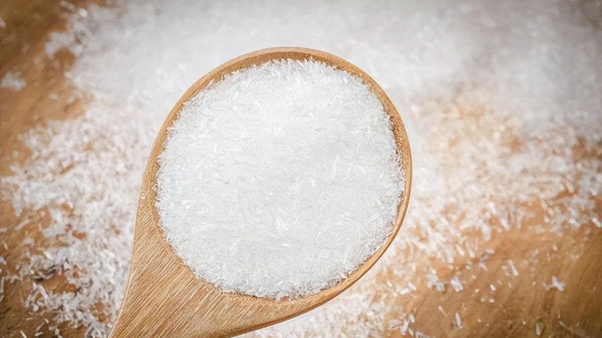 |让国人闻风丧胆的味精，真的能致癌？实则在吃的时候，注意这3点