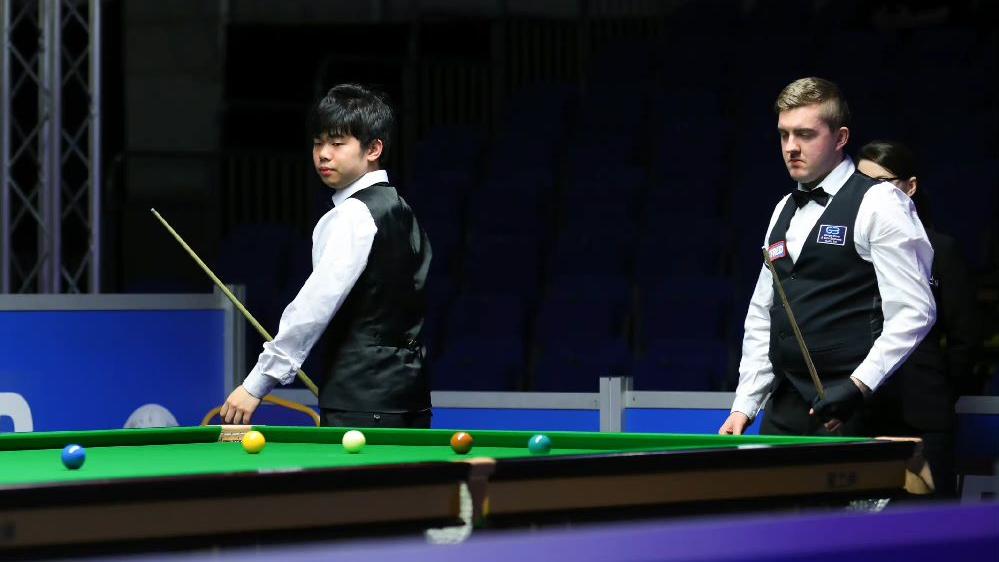 曹宇鹏|6-1！中国斯诺克名将大获全胜，世锦赛新增两人晋级，00后创佳绩