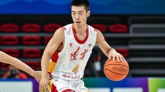 李楠|李楠看中辽篮后卫，王加冕或顶替史鸿飞