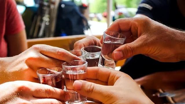 失眠|70岁老大爷，雷打不动日喝二两酒，身体无恙彻悟4大“窍门”