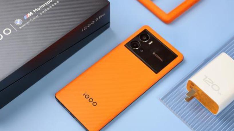 微信|iQOO10Pro展现实力，骁龙天玑双版本，200W+经典一体屏