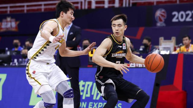辽宁男篮|辽宁一举动太温暖！最后时刻换主力上场 5位功勋老将享受冠军时刻