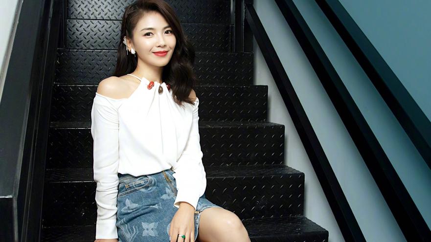 礼服|“都市型穿搭”刘涛黑白双拼礼服太经典，简约大气，满满的财阀女人气息