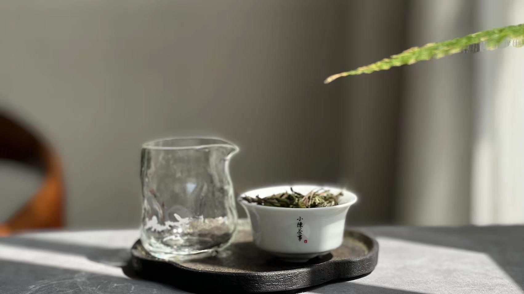 家里的茶一不小心存受潮了怎么办？要晒一晒，还是放微波炉烘干？