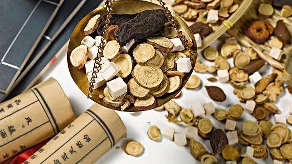 直肠癌|治疗晚期直肠癌，中药与放射治疗相结合，效果如何？