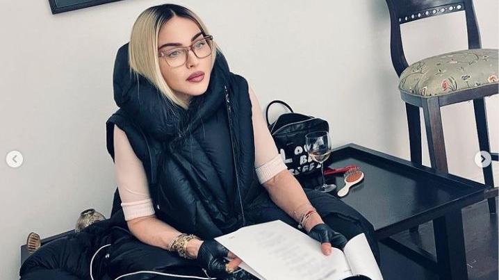 麦当娜|麦当娜修图太大挨酸“回春过头”！粉丝求住手：想看真正的妳