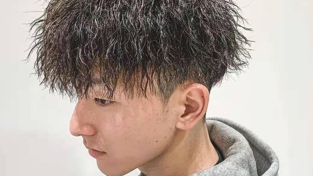 伊能静 男生烫发的种类有哪些？如何选择适合自己的发型？看这三类就明白