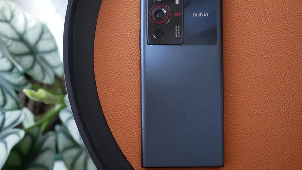 |旗舰手机降价处理，8+256GB降价1900元，这款手机值得购买