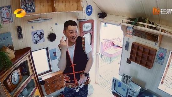 沙溢|《向往6》对节目组无语，沙溢晕船没人管，何炅张子枫打哈欠吃饭