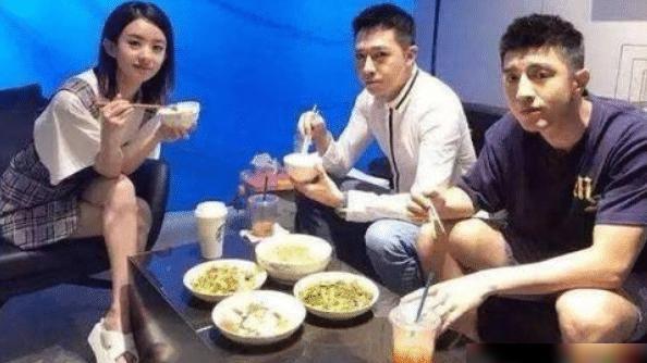 赵丽颖|明星片场盒饭也分等级！杨幂A级，赵丽颖S级，看到黄圣依后：我酸了