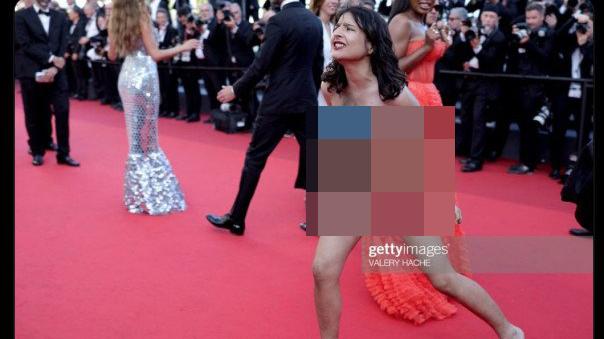 戛纳电影节|演技会“传染”？法国女权主义者在戛纳电影节，裸体跑上红毯！