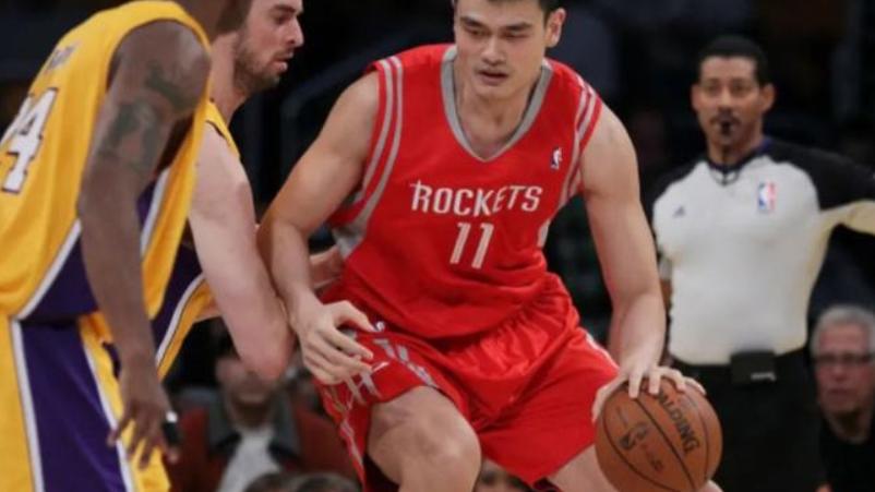 姚明|姚明06年新秀合同到期，NBA各队给出什么筹码? 湖人不惜一切代价