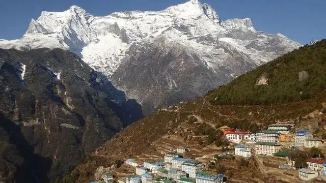|山地游客重返尼泊尔