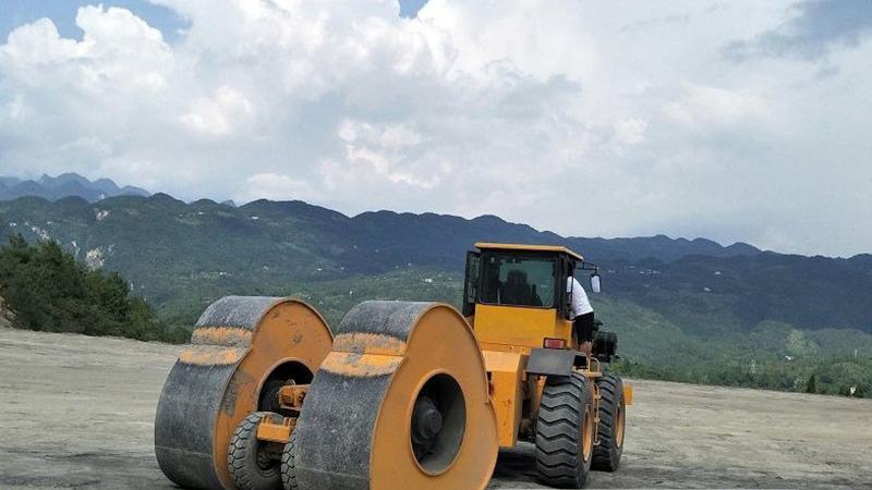 冲击碾压路机适合工程？冲击压路机型号怎么选择？