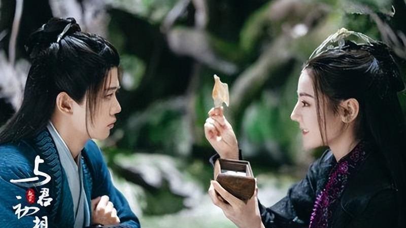 赵露思|《且试天下》：女主赵露思与女二宣璐之争饱受争议 男主却上了热搜