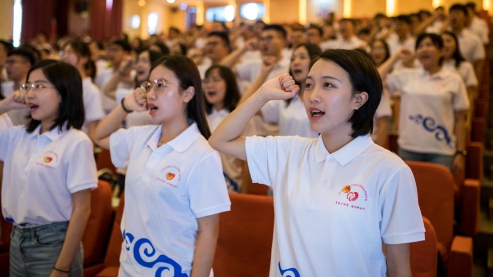 客服|初中读职校和高中毕业读大专哪种选择更多更好一些？教师是全国最辛苦的低薪职业，你