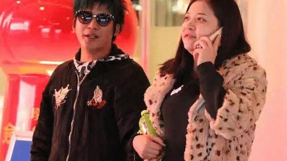 大张伟|日久生情睡了自家经纪人的大明星？网友：我就服大张伟！