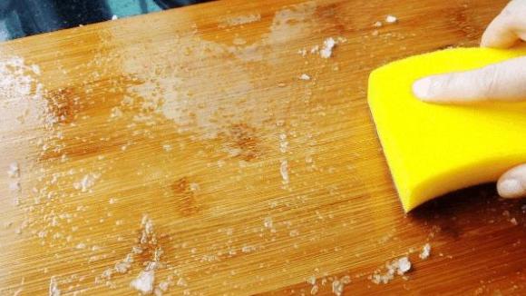 菜板发霉“黑乎乎”怎么办？教你正确做法，立马干净如新!