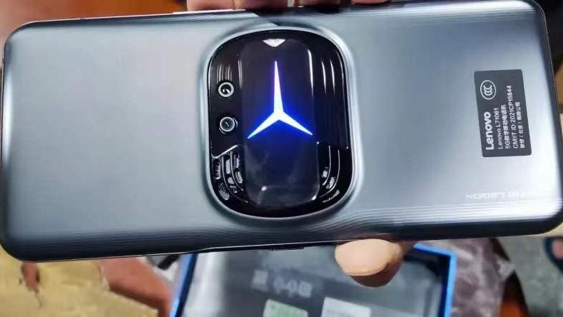 |5600mAh大电池+骁龙8Gen1+三星顶级屏，18+640GB旗舰售价亲民