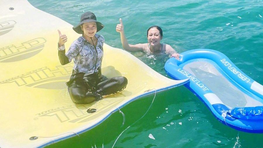 吴绮莉|选美冠军吴绮莉晒泳照！穿短裤背心泡水里，双腿岔开皮肤太白嫩