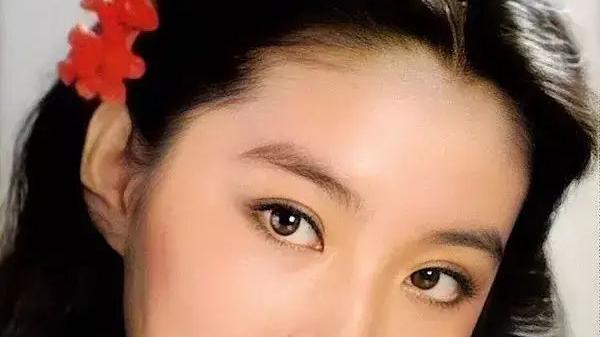 |琼瑶女郎一定要有一双楚楚动人的眼睛