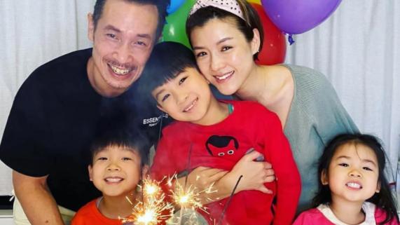 陈茵媺|41岁陈茵媺疑怀第四胎，补办庆生会，凸肚明显孕味浓