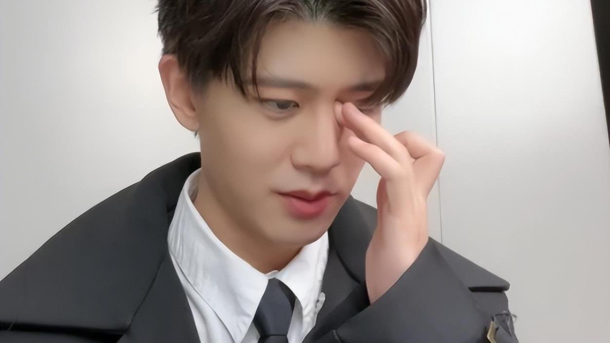 任嘉伦|任嘉伦称114斤已经是自己体重的极限，网友却各执一词