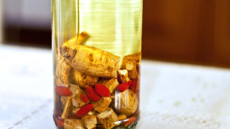 新型冠状肺炎|药酒变“毒酒”，一杯药酒致15人肾衰竭，这3类中药别用来泡酒