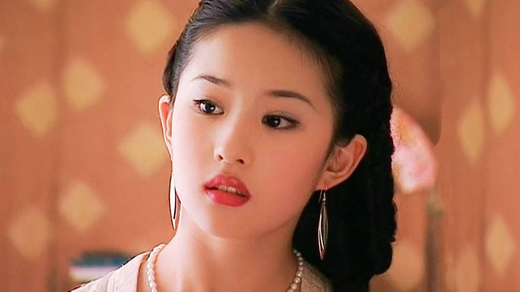 刘亦菲|刘亦菲被男子扑倒，浑身多处受伤，卓伟直言她的生活很不容易