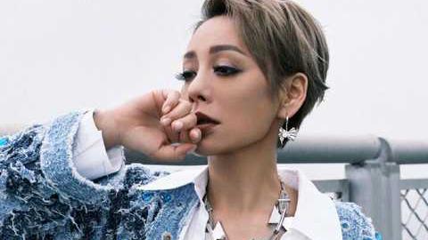 宁静|50岁宁静真实状态曝光，训练强度大暴瘦眼袋明显，网友：像宋丹丹