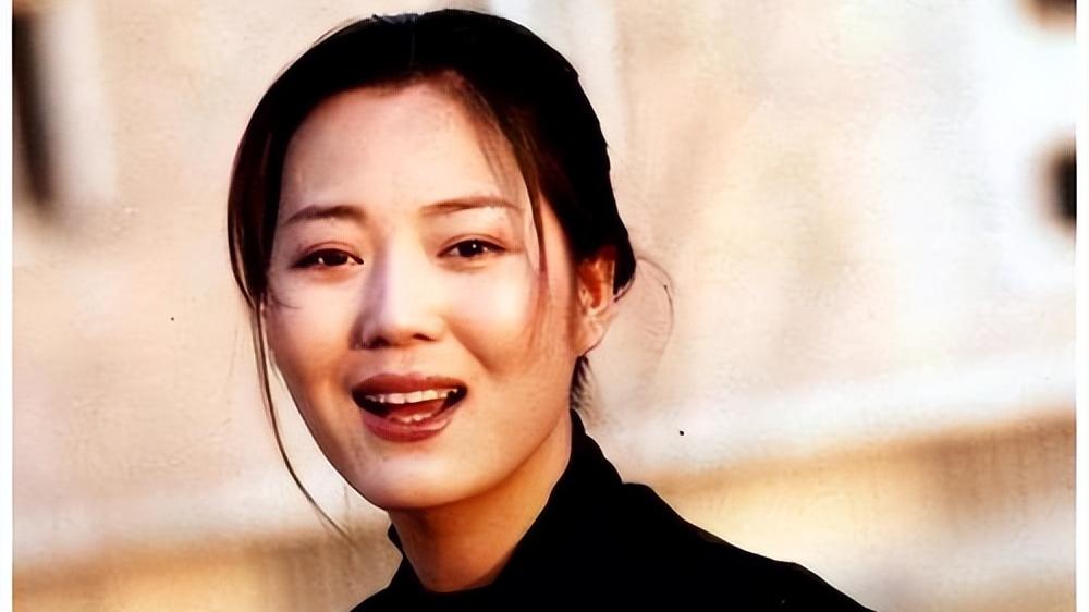 王茜华|王茜华恨梅婷20年？两次被梅婷抢角，曾为戏打掉孩子扎廋脸针百次