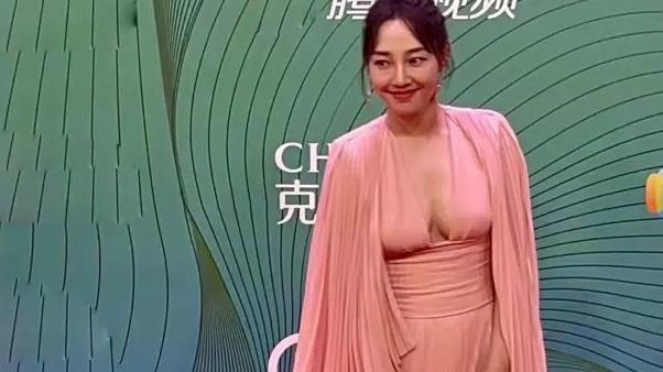 秦海璐|3位“赢在下半场”的女星，年轻时丑，年过四十却像开了挂一样