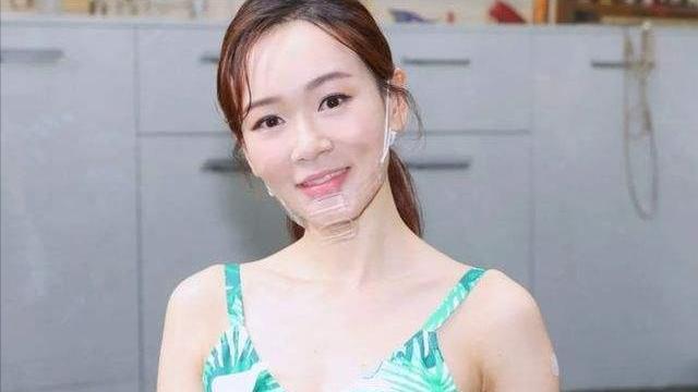 蔡少芬|43岁杨思琦定居广州，现身街头大口吃路边摊，不戴口罩惹热议！