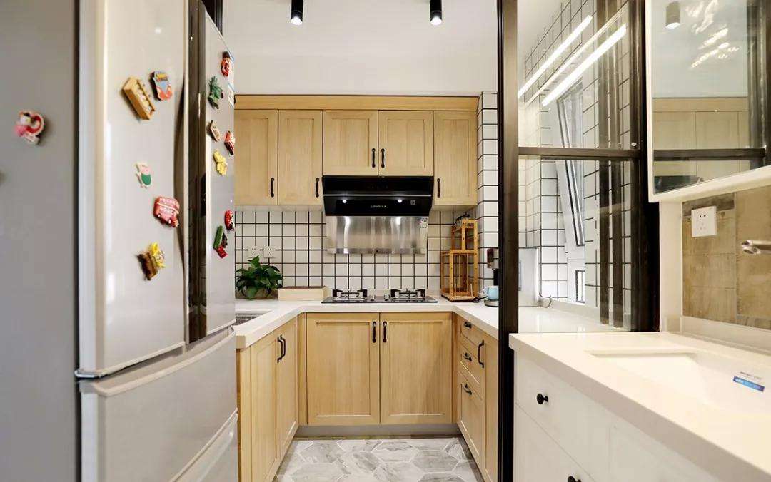 装传统推拉门过时了，如今盛行这种，推开藏在墙里只剩门洞了！