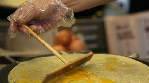 你以为卖煎饼的是低收入人群, 其实做好了一年能挣20万元