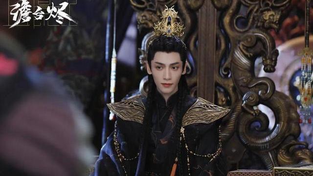 白梦妍|白鹿被称90流量花“后备役”，网曝将出演《坤宁》，曾被嘲演技差