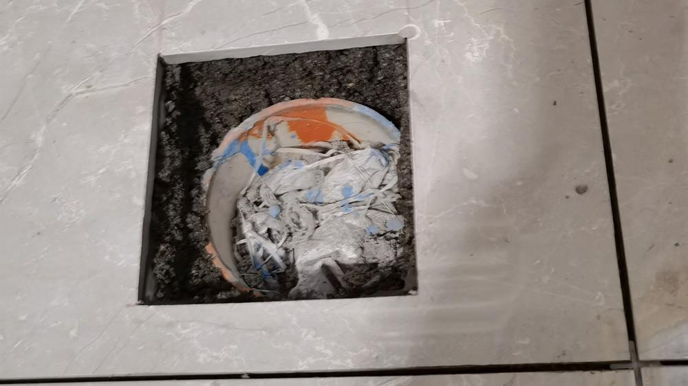 马桶下水管一定高于瓷砖完成面，切记，切记