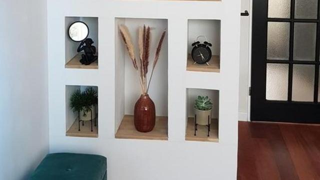 这应该是我见过最省钱的衣柜了，用砖砌，连柜门也不要，简单省事