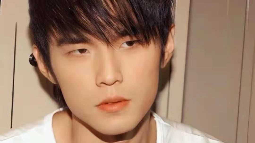 周杰伦|周杰伦身体不适就医，手腕插针急诊照片曝光，手麻疑似心脏出问题