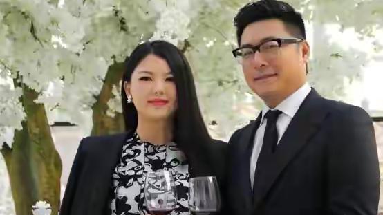 柳岩|李湘与女儿看秀，母女二人阔气十足，戴超大鸽子钻戒和170万手表