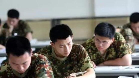 运动员|直招军官公告：年薪15万起步，家属也有福利，高学历人才别错过