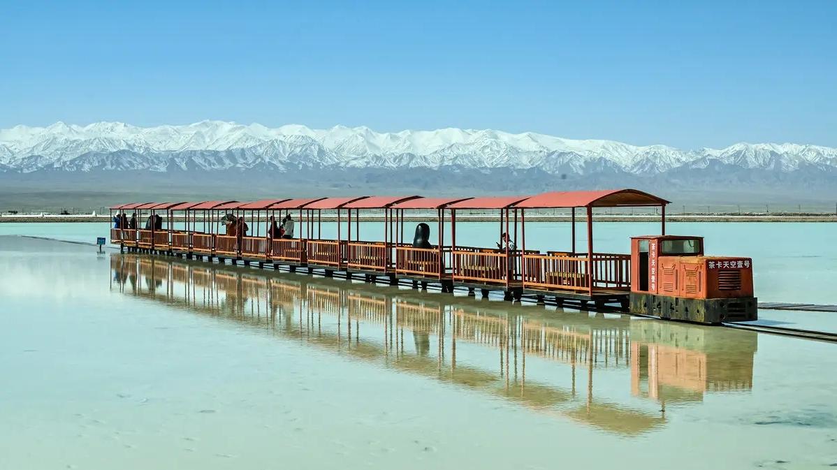 茶卡盐湖|一个在海拔3059米的湖泊，夏季碧波荡漾，曾是网红景观