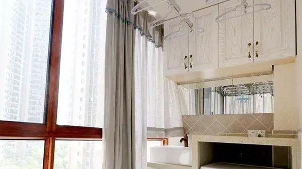 阳台放洗衣机，做个柜子好看实用多了，20个案例给大家做参考