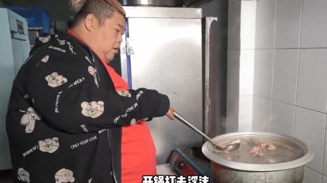 600斤胖猴仔减肥效果明显，10天减重40斤，说话也不大喘气了