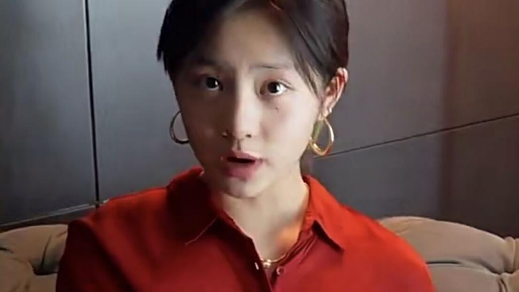 黄磊|黄磊大女儿自导作品曝光，为竞争主席饰演多角色，口语远超同龄人