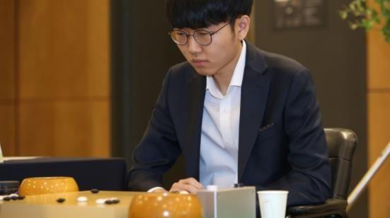 申真谞|网棋豪取23连胜！面棋却输无名菜鸟！申真谞作弊操作恐实锤