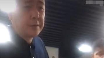 |24岁女星吃宵夜遇骚扰！遭中年大叔强行敬酒，还被骂连小姐都不如